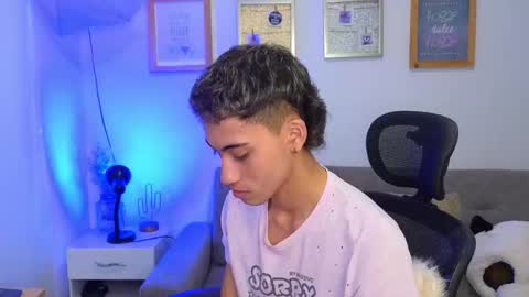 yulian_vasquez online show from November 21, 3:32 pm