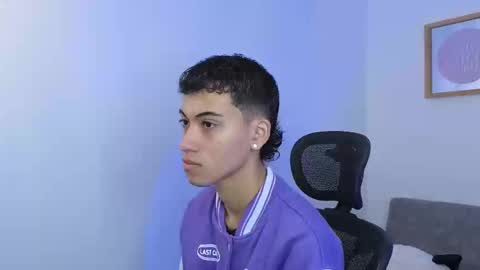 Snapshot of yulian_vasquez chatting on September 22, 12:20 pm yulian_vasquez online show from September 22, 12:20 pm