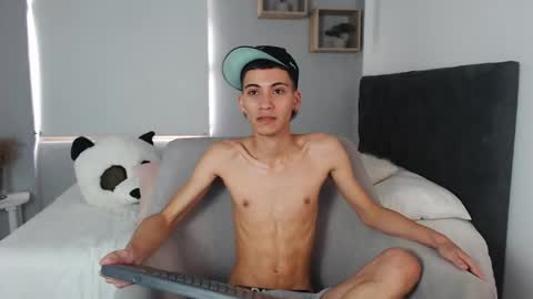 Snapshot of yulian_vasquez chatting on March 5, 6:34 pm yulian_vasquez online show from March 5, 6:34 pm