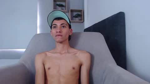 Snapshot of yulian_vasquez chatting on February 17, 3:11 pm yulian_vasquez online show from February 17, 3:11 pm