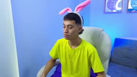 Snapshot of yulian_vasquez chatting on September 14, 12:17 pm yulian_vasquez online show from September 14, 12:17 pm