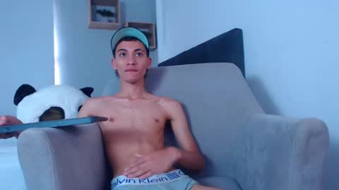 Snapshot of yulian_vasquez chatting on February 20, 6:24 pm yulian_vasquez online show from February 20, 6:24 pm