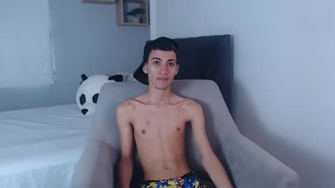 Snapshot of yulian_vasquez chatting on February 21, 12:06 pm yulian_vasquez online show from February 21, 12:06 pm