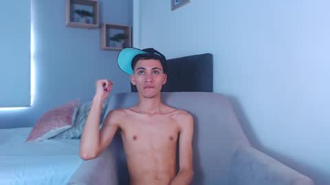 Snapshot of yulian_vasquez chatting on February 25, 3:20 pm yulian_vasquez online show from February 25, 3:20 pm