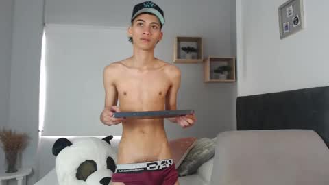 Snapshot of yulian_vasquez chatting on March 6, 3:24 pm yulian_vasquez online show from March 6, 3:24 pm