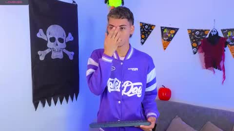 yulian_vasquez online show from October 16, 1:00 pm