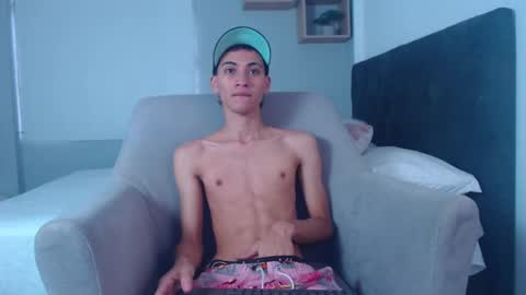 Snapshot of yulian_vasquez chatting on February 16, 12:10 pm yulian_vasquez online show from February 16, 12:10 pm
