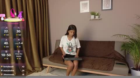 yuliethpetite online show from December 20, 12:12 pm