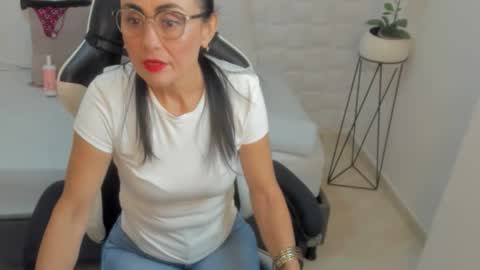 Y U L I T Z A online show from December 4, 12:05 pm