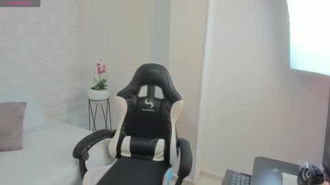 Y U L I T Z A online show from November 13, 1:03 pm