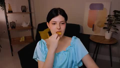 Yumi online show from March 6, 2:38 pm