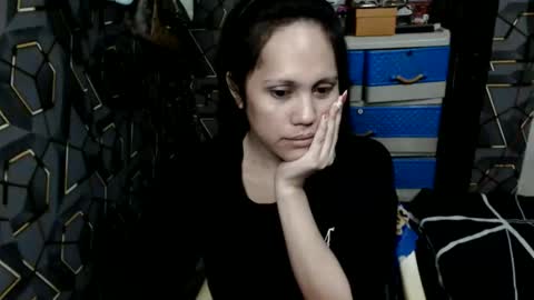 yumi online show from April 3, 6:48 pm