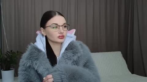 yumieast online show from January 18, 7:17 am