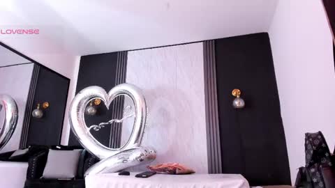 Yummyduo online show from April 19, 6:10 pm