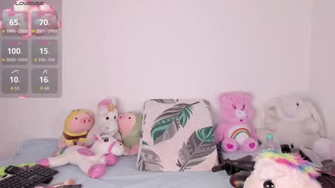 yunahott_ online show from September 23, 4:17 am