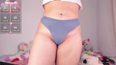 yunahott_ online show from November 8, 4:37 am