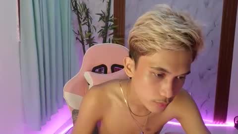 yunoxoxo online show from April 18, 5:53 am