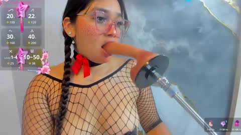 Yuyis  online show from September 24, 7:31 pm