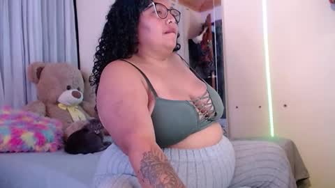 yvonn online show from October 8, 2:19 am