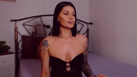 I V Y   online show from June 1, 7:59 pm