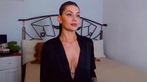 I V Y   online show from March 4, 9:00 pm