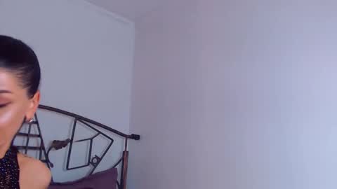 I V Y   online show from September 23, 9:10 pm