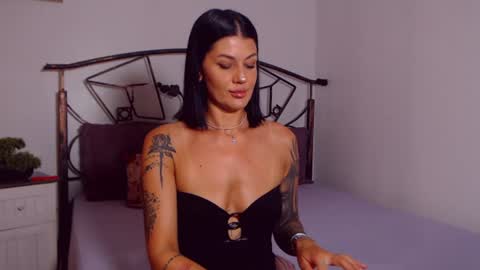 I V Y   online show from June 25, 8:47 pm