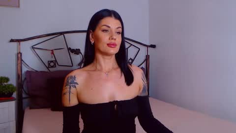 I V Y   online show from October 11, 8:56 pm