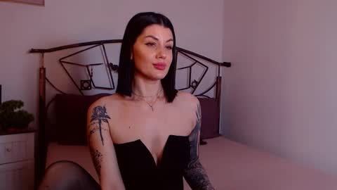 I V Y   online show from January 12, 9:33 pm