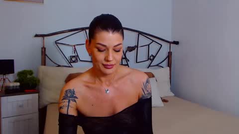 I V Y   online show from February 27, 9:14 pm