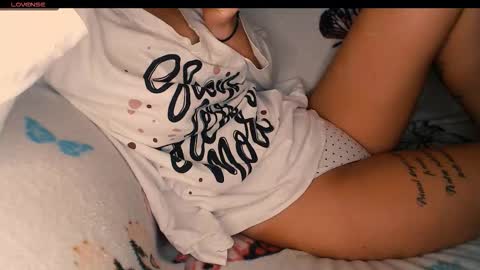 yzza_suave online show from November 4, 6:53 pm