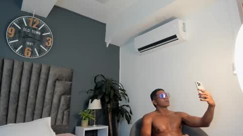 zac online show from October 9, 8:47 pm