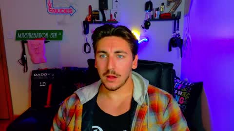 Snapshot of zach_rhyder chatting on October 15, 1:20 am Zach Rhyder online show from October 15, 1:20 am
