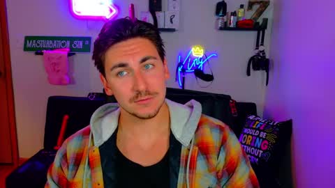 Snapshot of zach_rhyder chatting on September 18, 12:47 am Zach Rhyder online show from September 18, 12:47 am