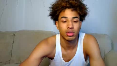 zachbrownn online show from November 5, 8:44 pm