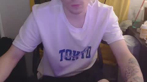 zachmcw25 online show from May 17, 5:49 am