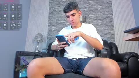 zack_joness10 online show from January 14, 3:47 am