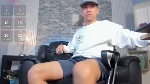 zack_joness10 online show from February 15, 3:31 am