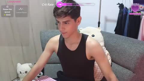 Snapshot of zackary_025 chatting on December 4, 8:17 am Zack online show from December 4, 8:17 am