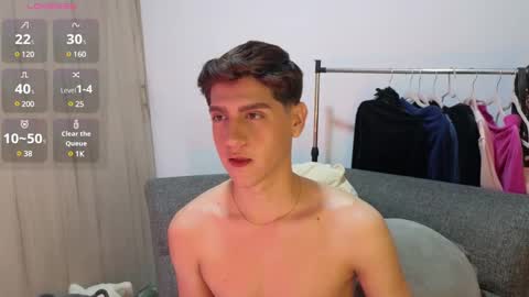 Snapshot of zackary_025 chatting on December 9, 5:51 am Zack online show from December 9, 5:51 am