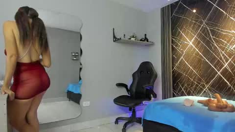 zafina_95 online show from May 16, 8:51 pm