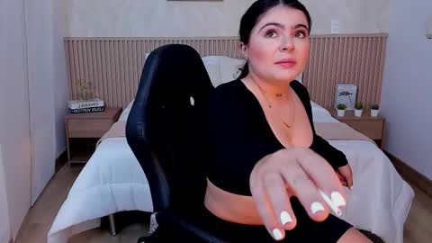 Snapshot of zafirarusso chatting on September 11, 6:42 pm Laura online show from September 11, 6:42 pm