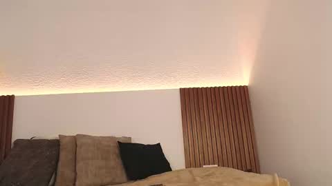 Zander online show from February 11, 7:48 pm