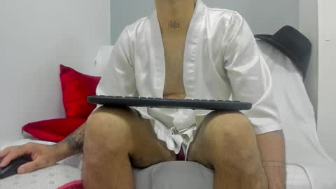 Snapshot of zane_cross chatting on September 19, 11:36 am zane_cross online show from September 19, 11:36 am