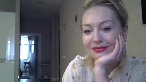 Snapshot of zarinaswift chatting on September 11, 4:36 am Zarina Swift online show from September 11, 4:36 am