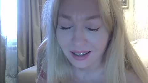 Snapshot of zarinaswift chatting on February 6, 8:07 am Zarina Swift online show from February 6, 8:07 am