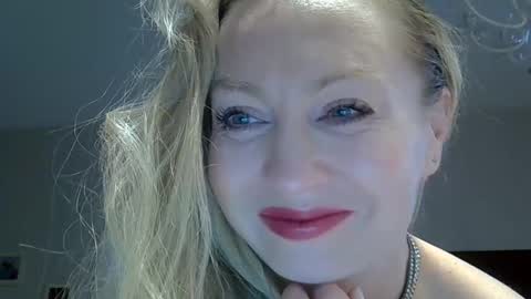 Zarina Swift online show from November 2, 10:04 am