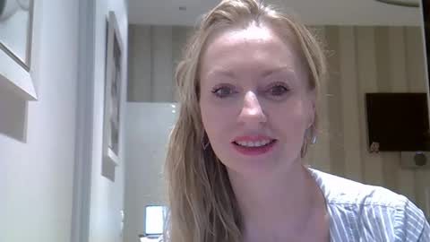 Snapshot of zarinaswift chatting on September 13, 8:50 am Zarina Swift online show from September 13, 8:50 am