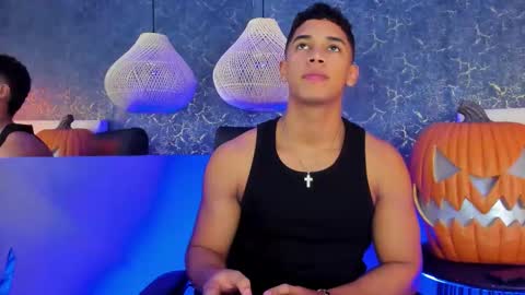 Snapshot of zayne_cross chatting on October 27, 5:18 am Zayn Cross online show from October 27, 5:18 am