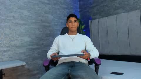 Snapshot of zayne_cross chatting on October 17, 5:44 am Zayn Cross online show from October 17, 5:44 am